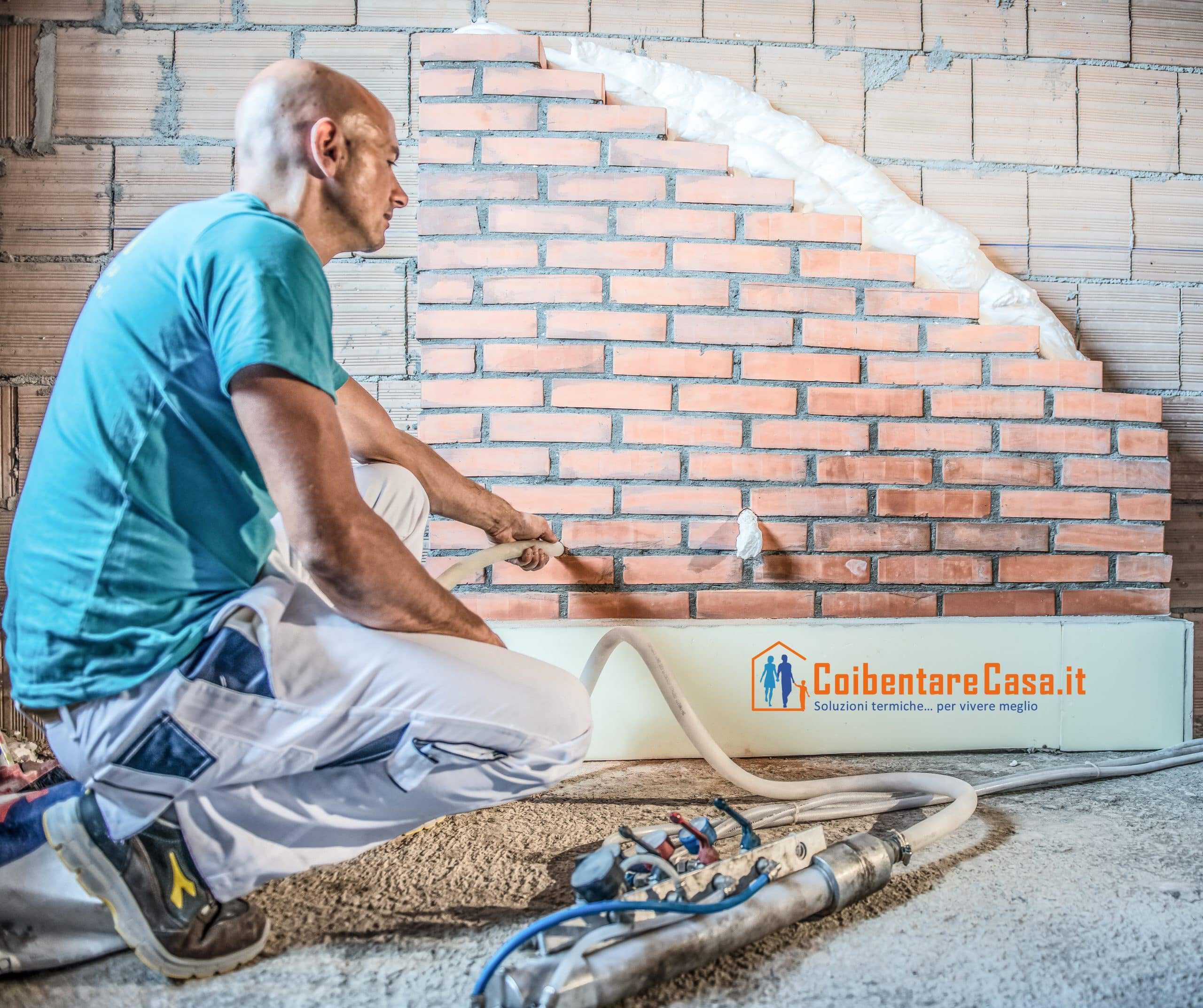 Esempio di insufflaggio di un intercapedine con schiuma isolante termoacustica