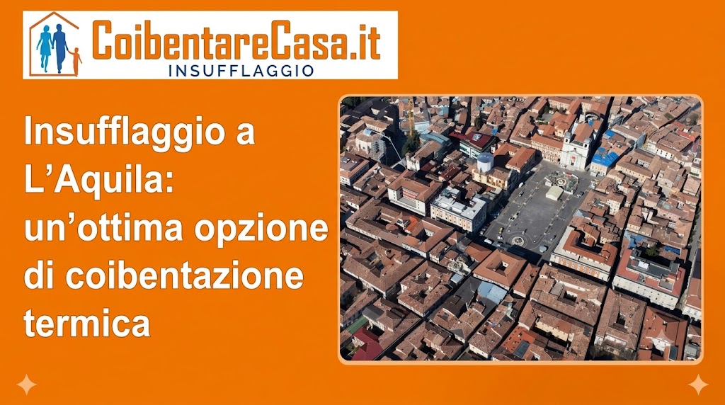 Vista aerea del centro storico de L'Aquila con i suoi tipici tetti in tegole e la piazza principale.