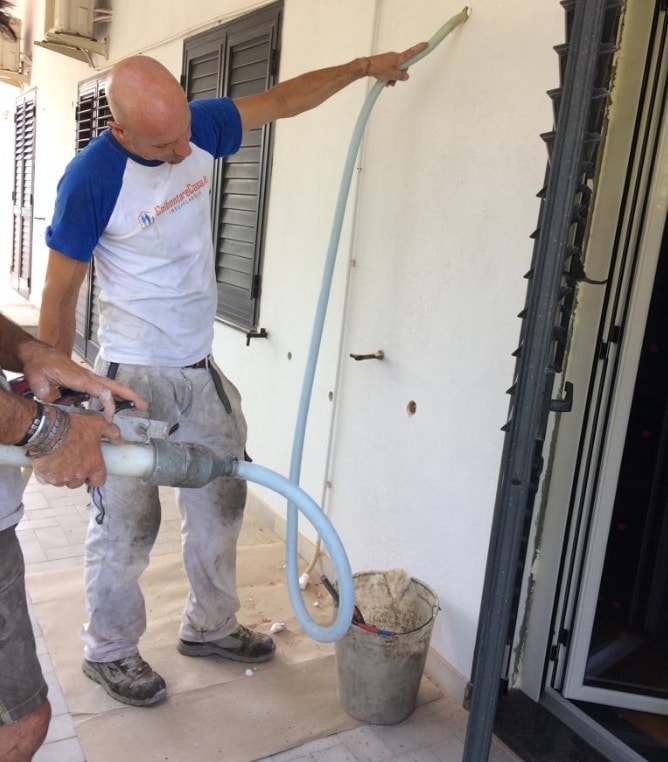 isolamento termico con insufflaggio